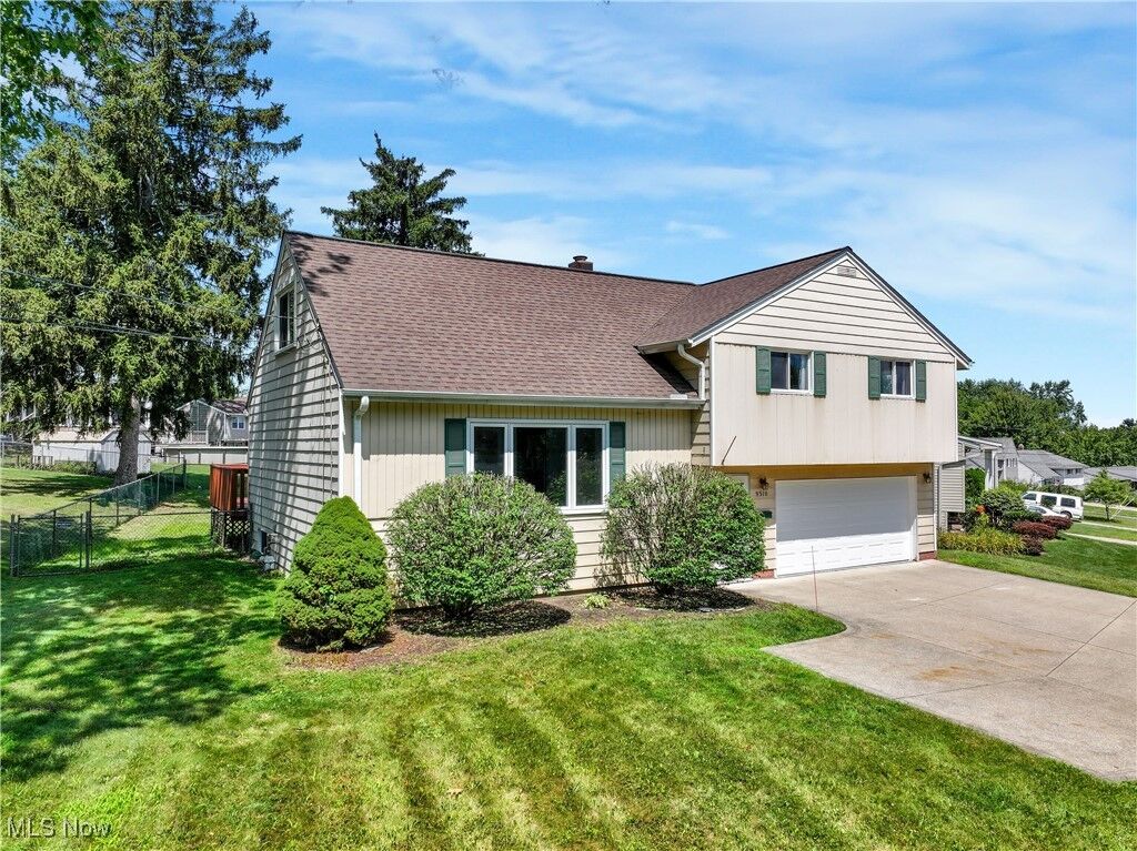 Property Photo: 9310 Gettysburg Drive OH 44087