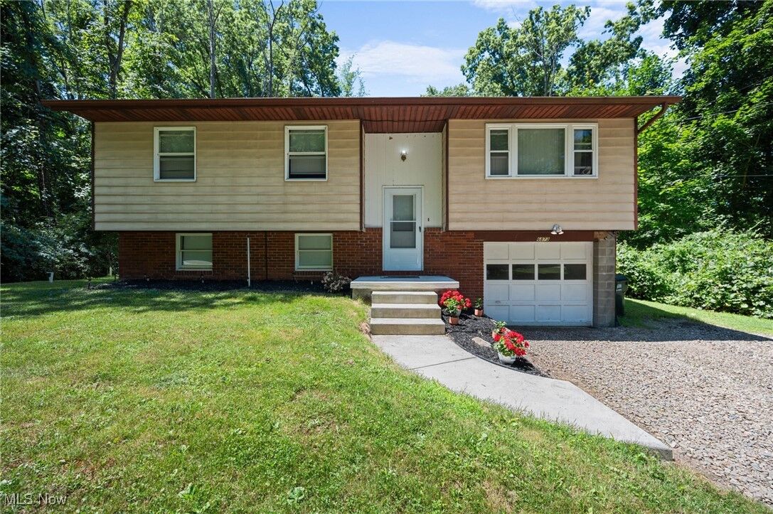 Property Photo: 6873 Henderson Road OH 44266