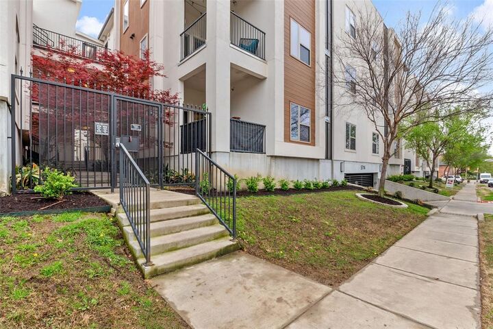 5718 McCommas Boulevard 203  Dallas TX 75206 photo