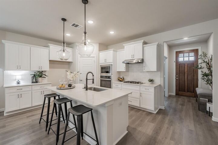 Property Photo: 1208 Coralberry Drive TX 76226