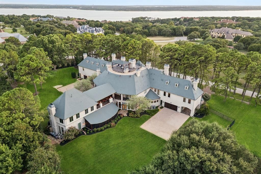 Property Photo: 2100 Cavalier Way TX 75022