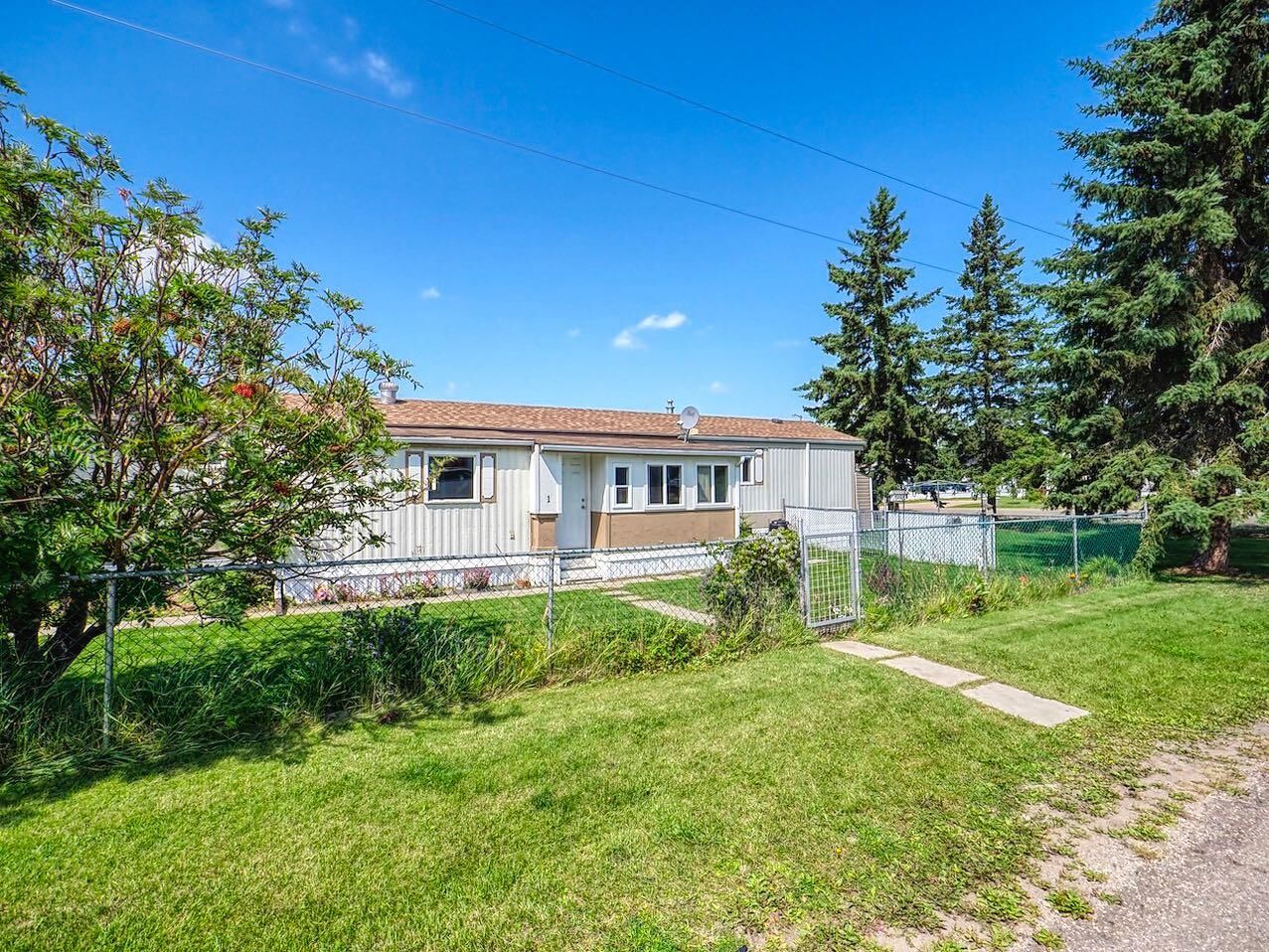 Property Photo: 1 Torrington Mobile Home Park AB T0M 2B0