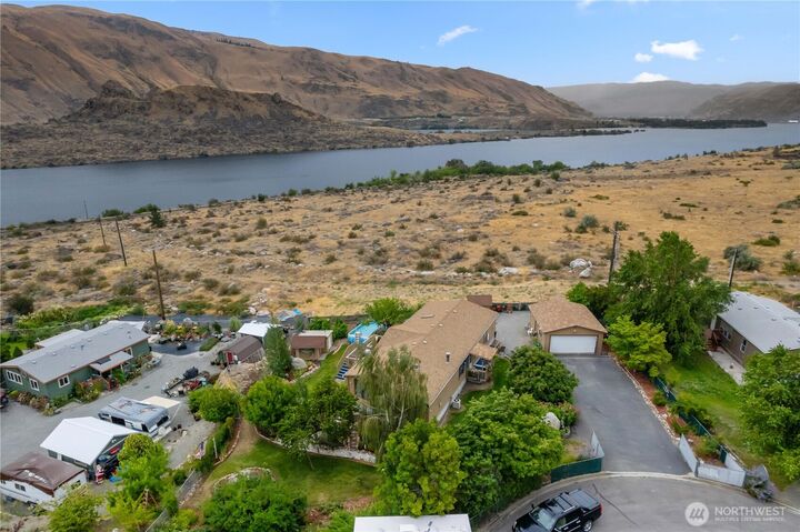 Property Photo:  7937  Tilly Lane  WA 98801 