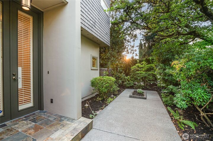 Property Photo: 4115 E Galer Street WA 98112