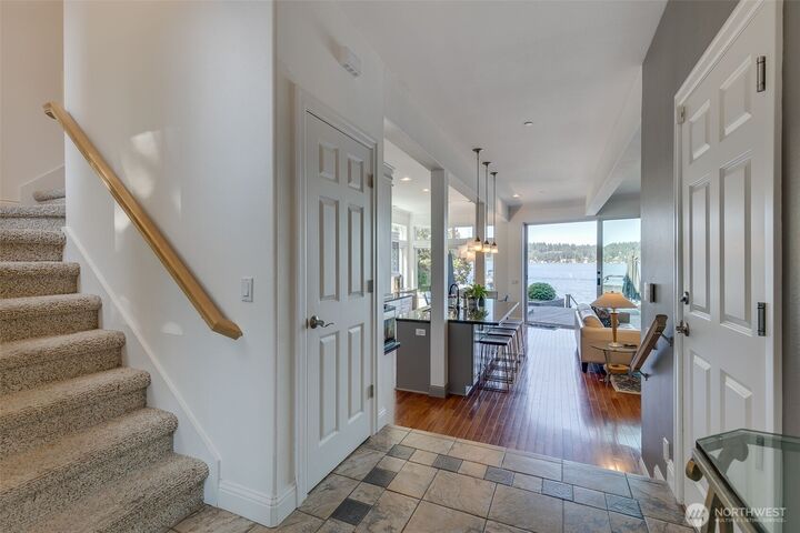 Property Photo:  1429 E Lake Sammamish Shore Lane SE  WA 98074 