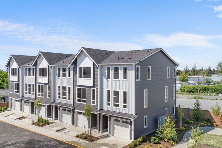 Property Photo: 15726 40th Avenue W E6 WA 98087