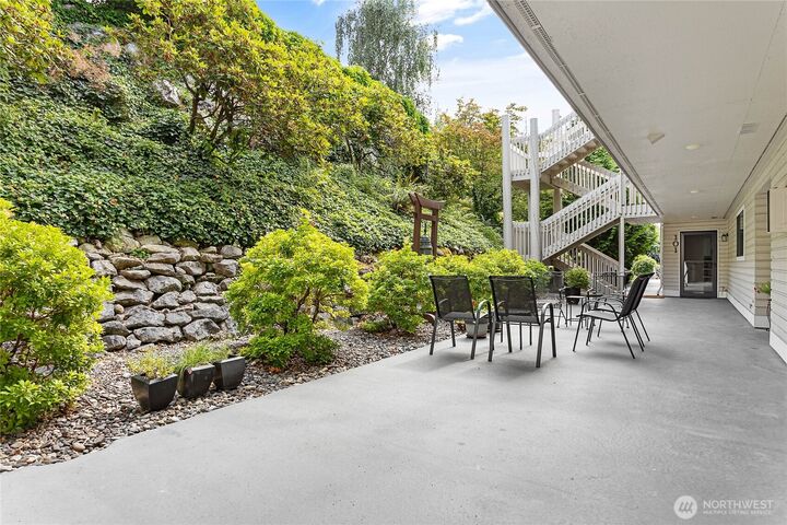 Property Photo:  402  Boulevard 103  WA 98225 