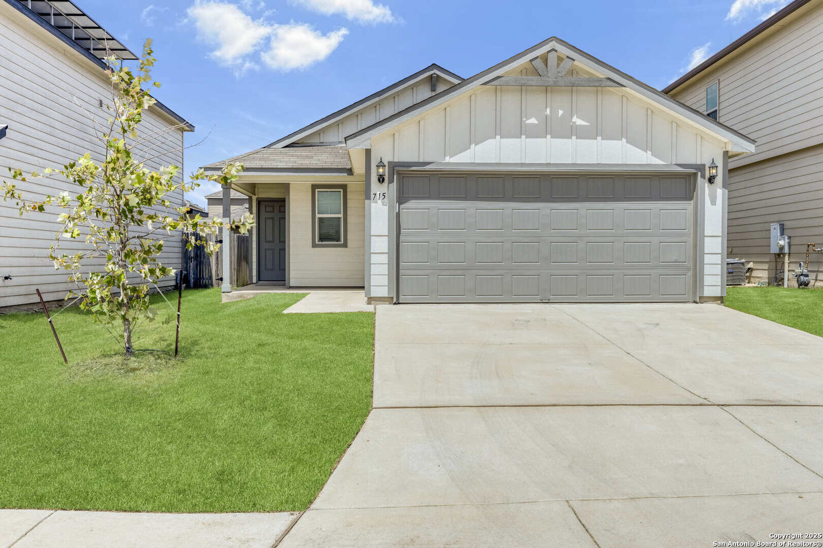 Property Photo: 715 Retama Pass TX 78219