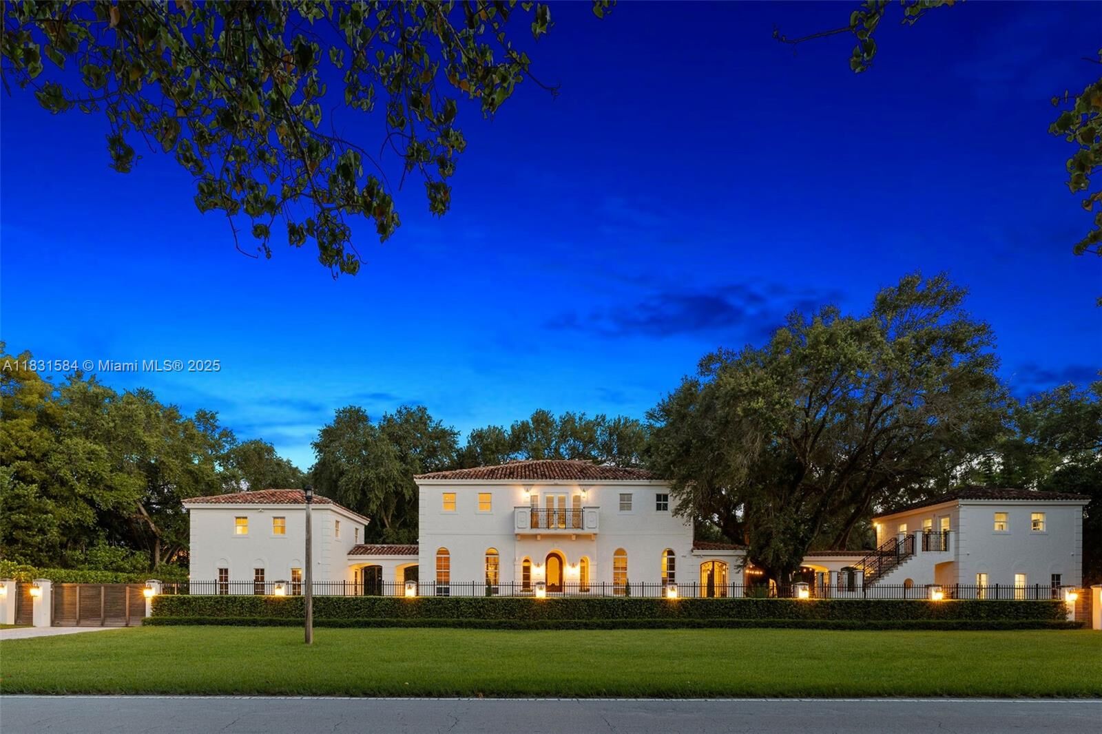 Property Photo: 506 Sunset Dr FL 33143