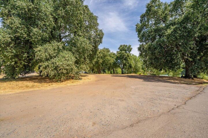Property Photo:  426 Riverside Way  CA 96080 