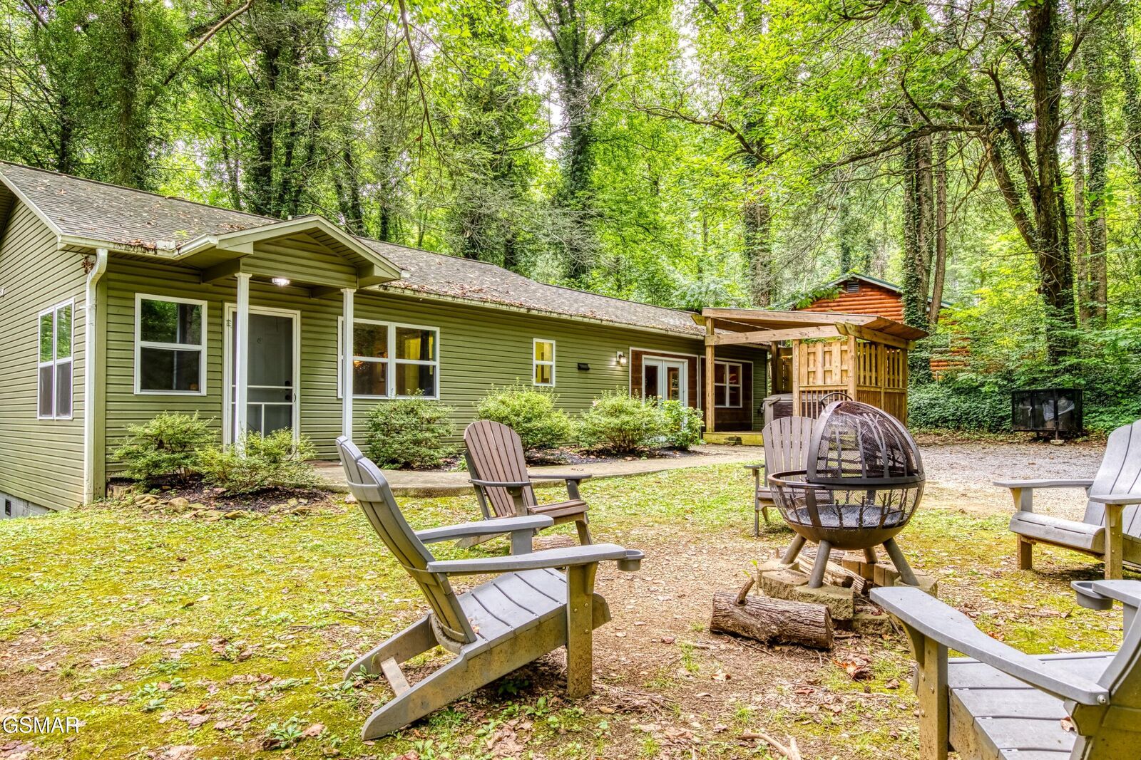 Property Photo: 627 Red Bud Lane TN 37738