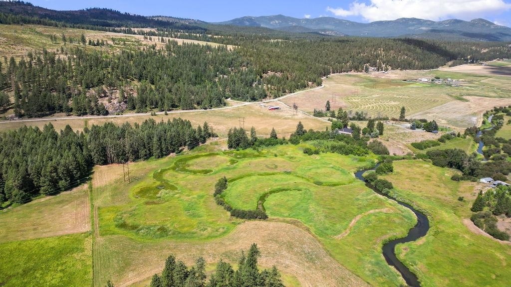 Property Photo: 897 Townsend Sackman Rd WA 99114