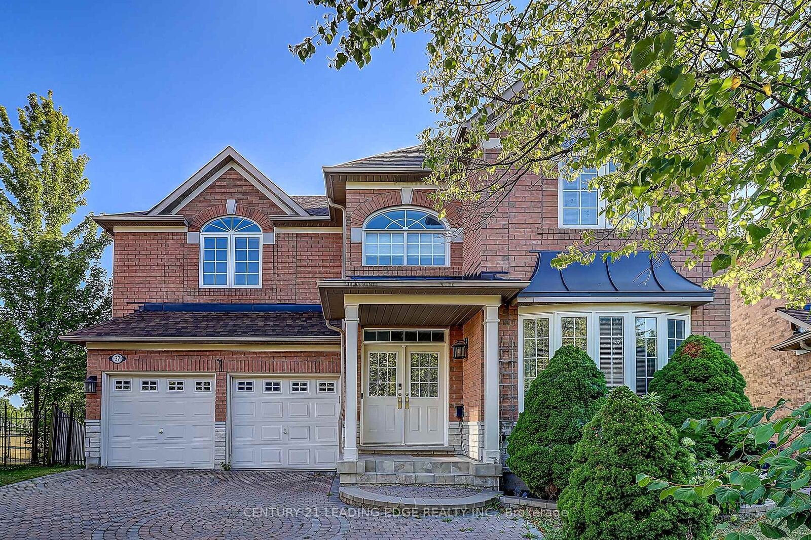 Property Photo: 37 Wiltshire Drive ON L6C 2N2