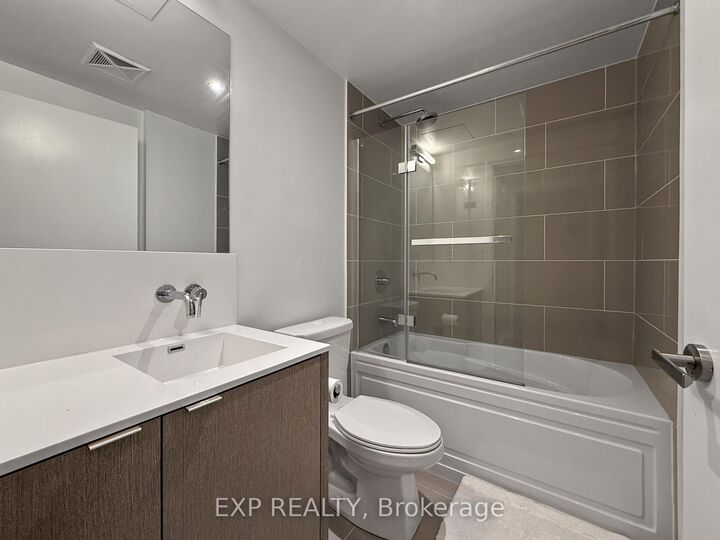 Property Photo: 88 Harbour Street 5505 ON M5J 1B7