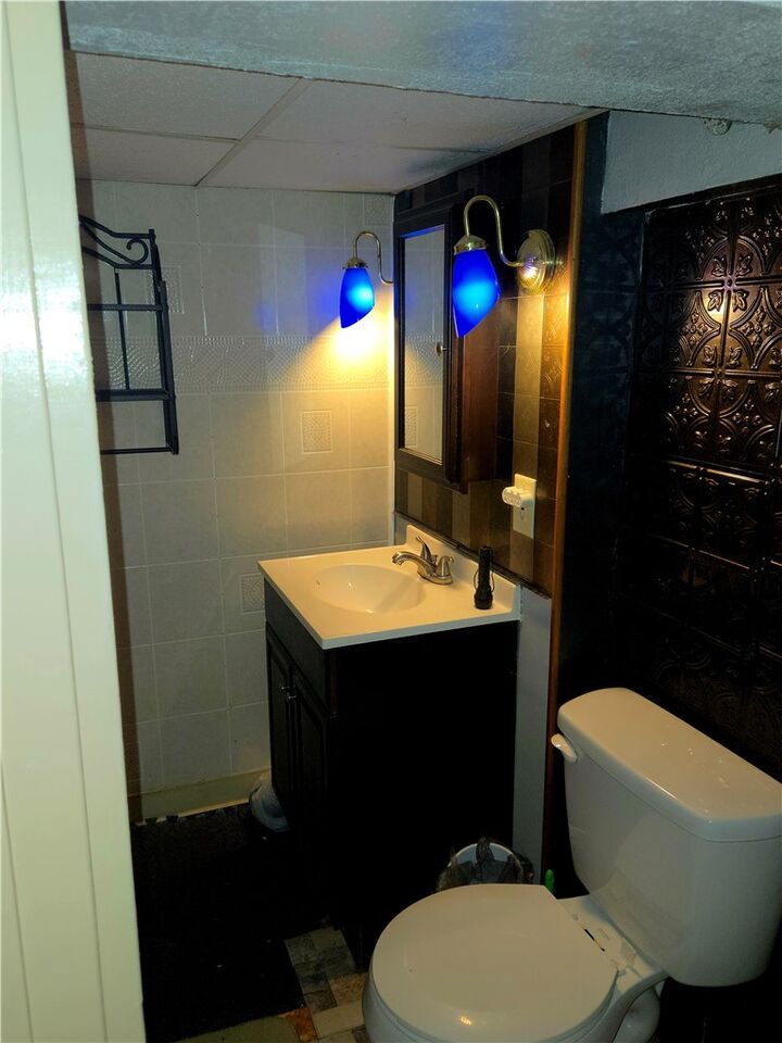 Property Photo:  110 Fulton Pl  PA 15210 