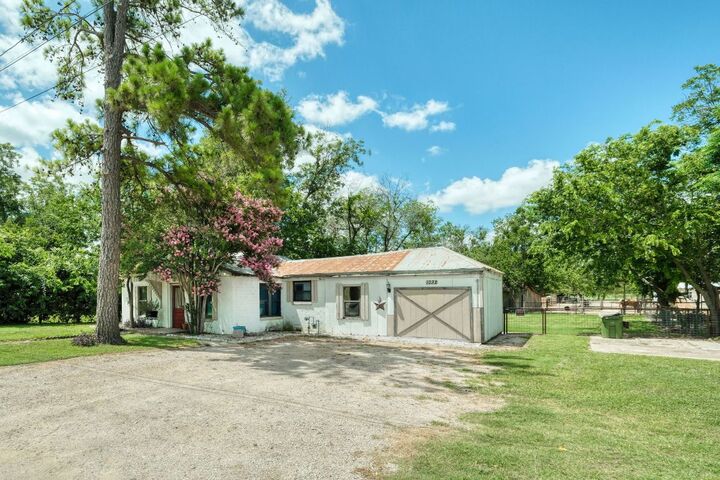 Property Photo: 1032 County Road 340 TX 78611