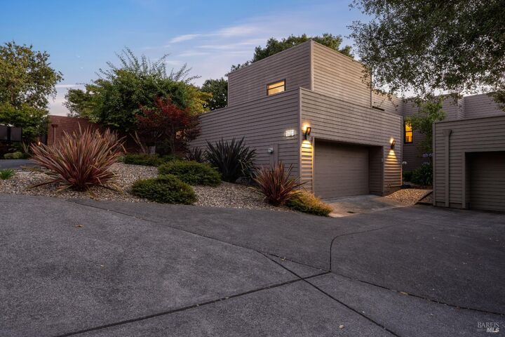 Property Photo:  1616 Deer Run  CA 95405 