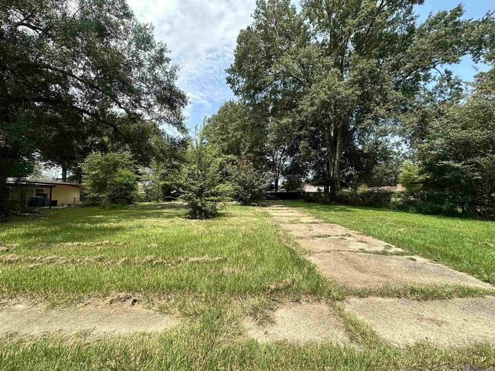 Property Photo:  2081 S Woodcrest St  LA 70726 