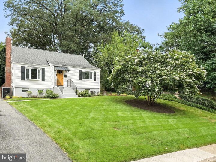 Property Photo: 3807 Taft Avenue VA 22304