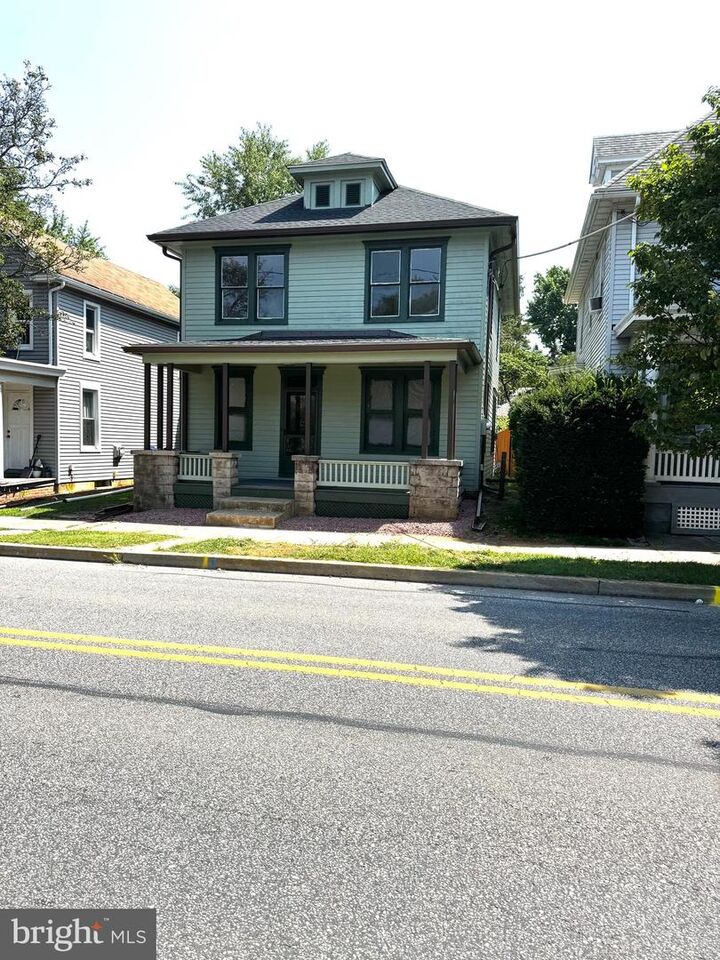 421 W Simpson Street  Mechanicsburg PA 17055 photo