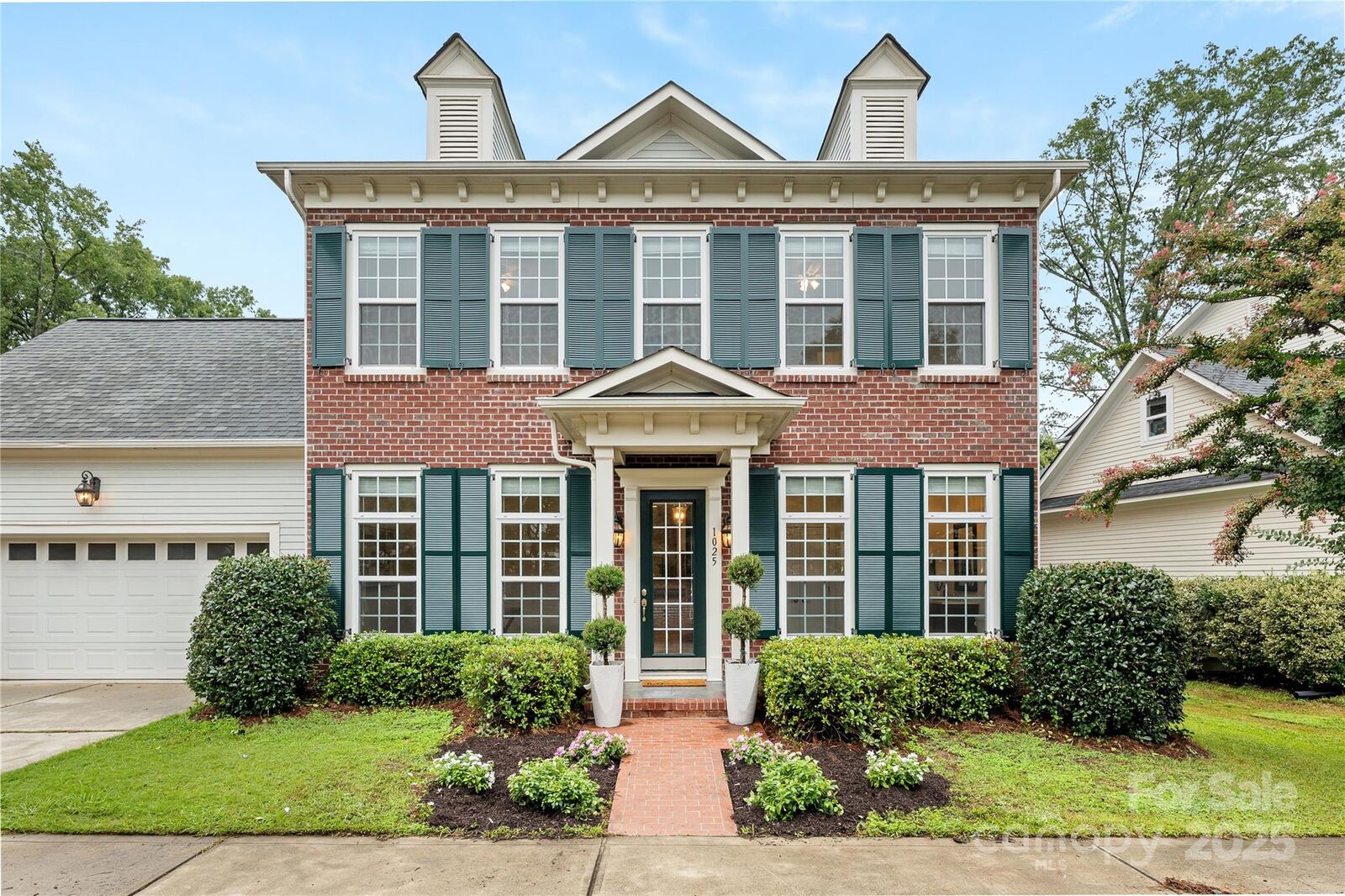 Property Photo: 1025 N Sharon Amity Road NC 28211