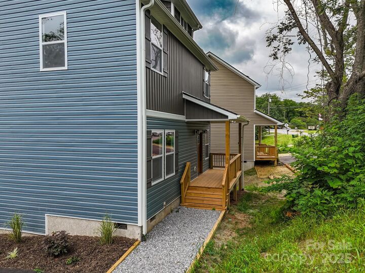 Property Photo: 396 Deaverview Road NC 28806