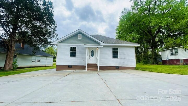 Property Photo: 393 Cherry Street NC 28170