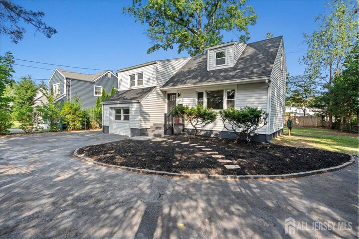 Property Photo:  316 Seneca Avenue  NJ 08846 
