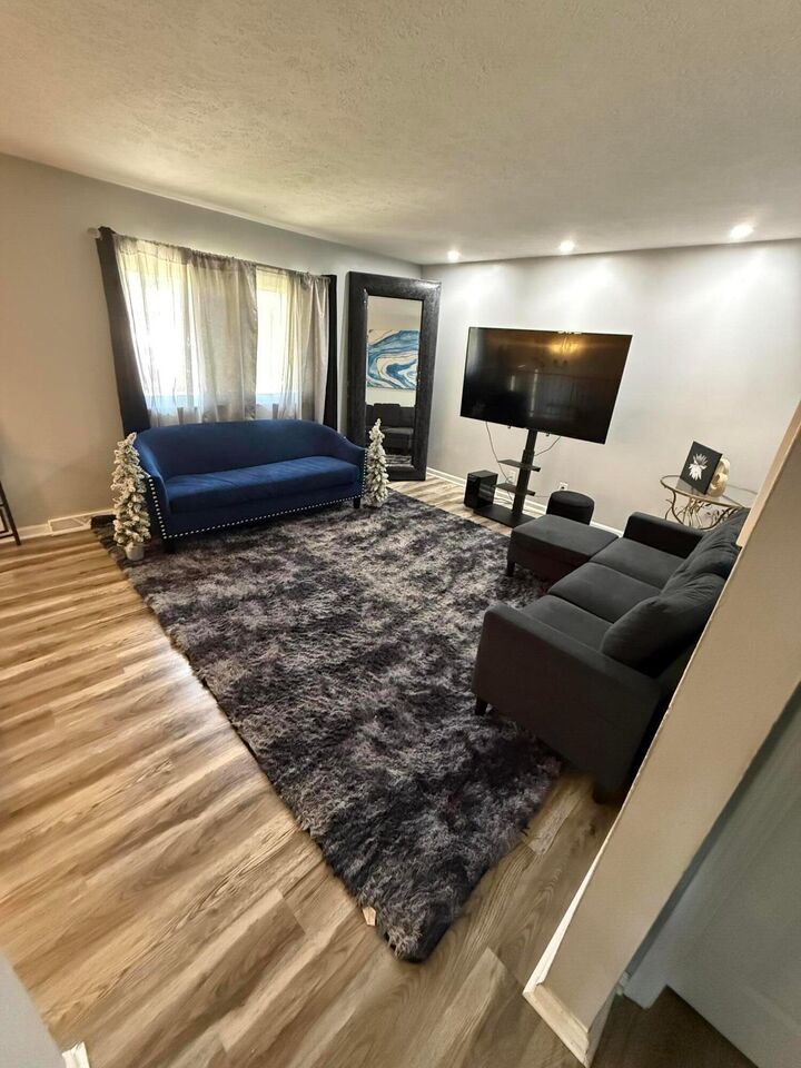 Property Photo: 5049 Gunston Drive OH 43232