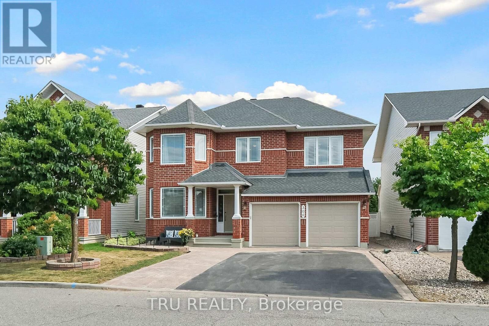 Property Photo: 306 Dawnlight Street ON K4A 5G3