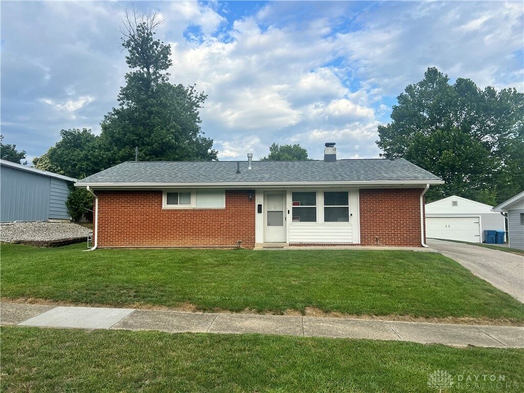 Property Photo: 541 Chaucer Road OH 45431