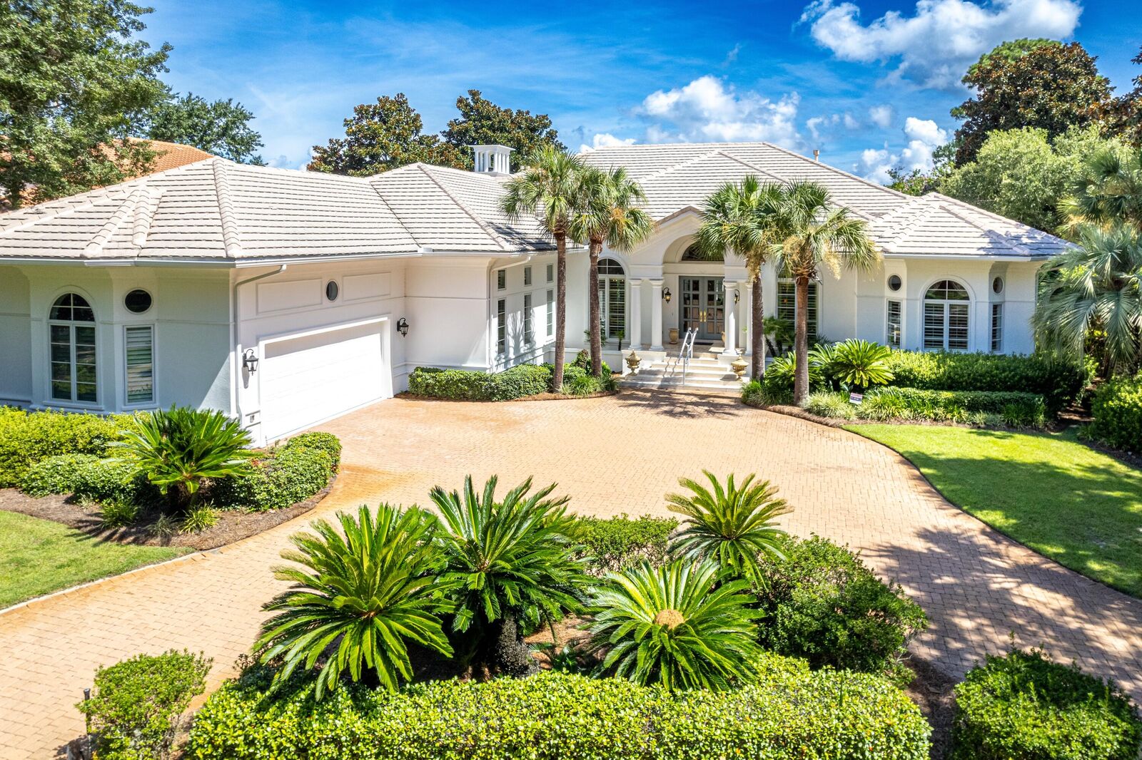 Property Photo: 3290 Burnt Pine Lane FL 32550