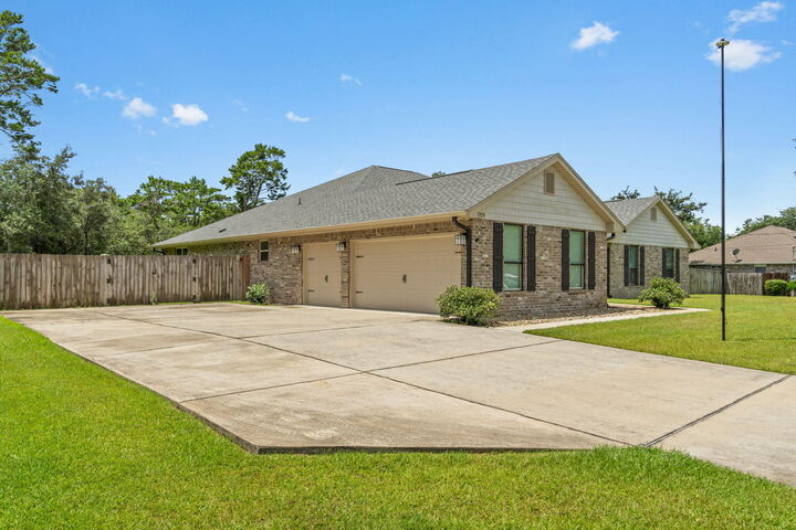 Property Photo:  2929 Sherwood Dr. Drive  FL 32566 