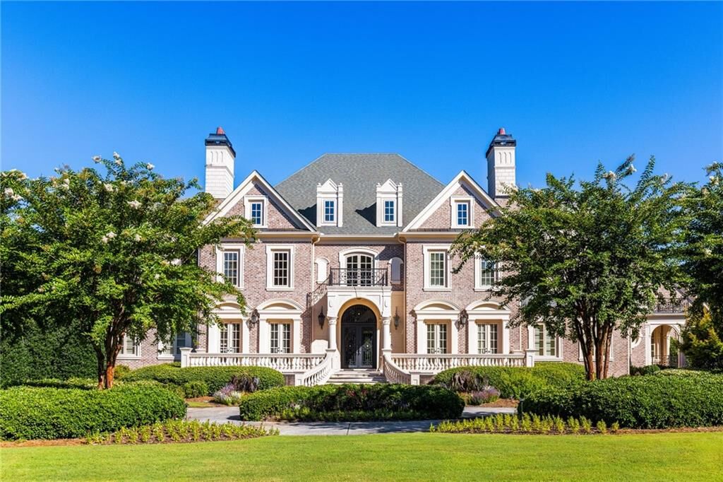 Property Photo: 4000 Heatherwood Way GA 30075