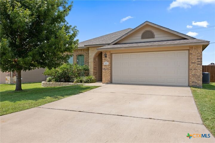 Property Photo: 504 Parkfield Lane TX 76502