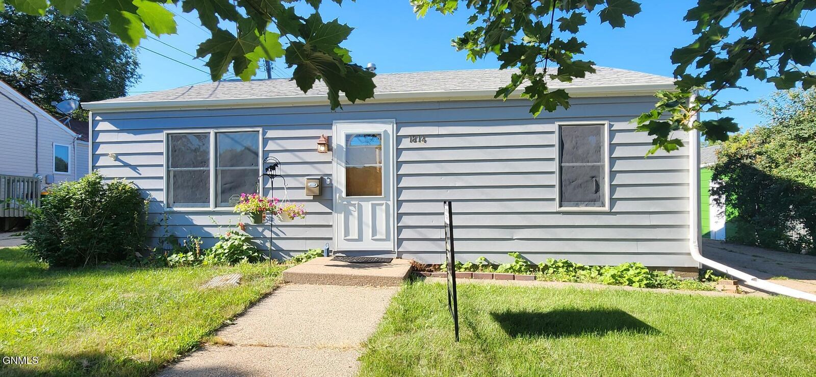 Property Photo: 1814 D Avenue E ND 58501
