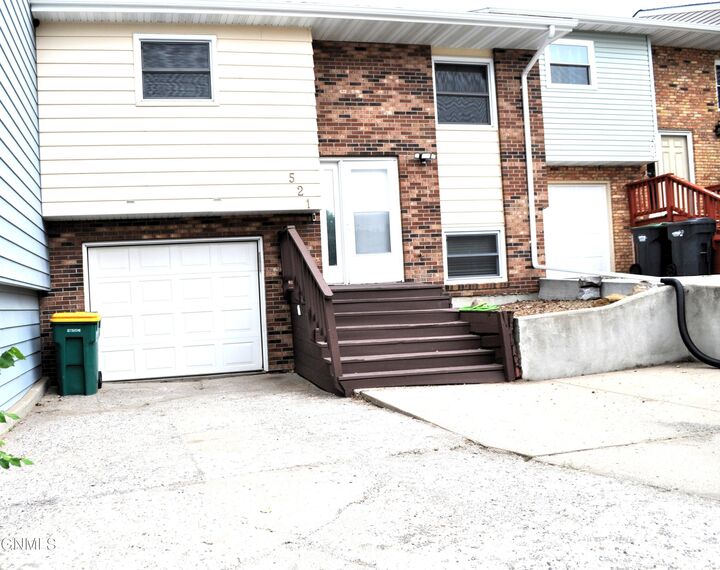 Property Photo:  521 Marilyn Drive  ND 58554 