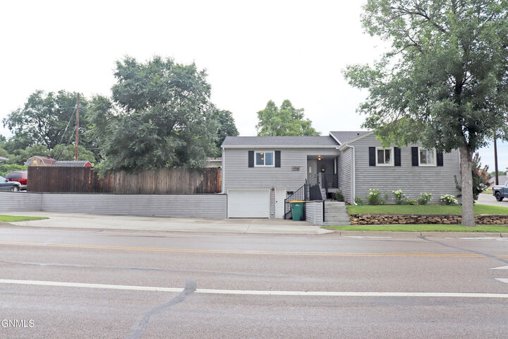 Property Photo: 2530 Rosser Avenue ND 58501