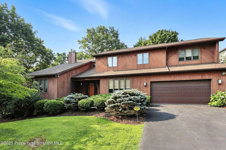 Property Photo:  1005 Oakmont Road  PA 18411 