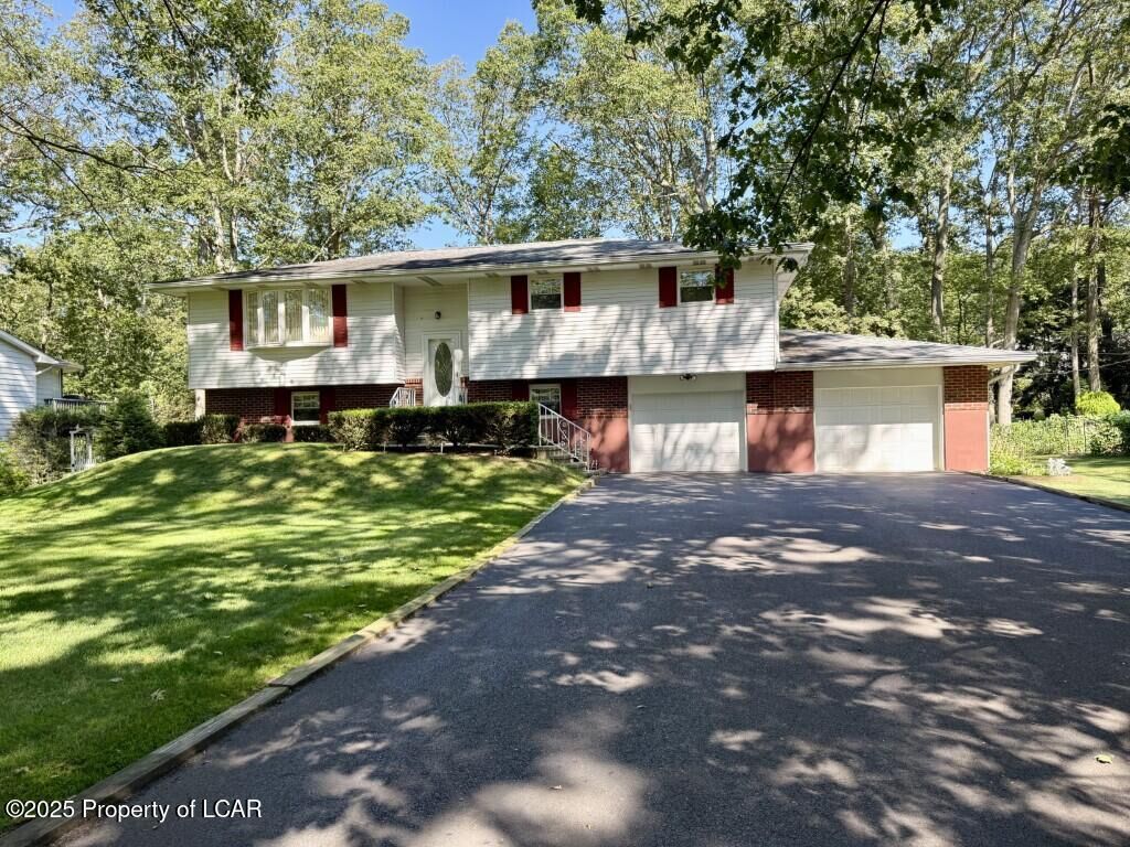 Property Photo:  17 Old North Road  PA 18707 