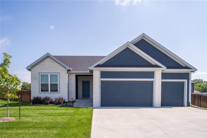 Property Photo:  649 N Oakwood Lane  KS 66086 