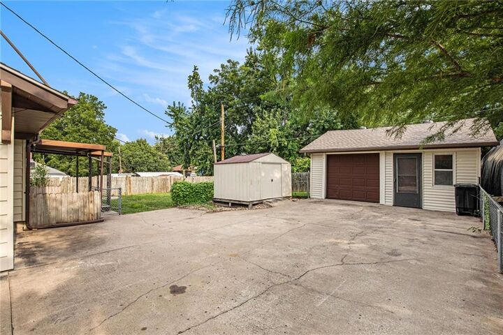 Property Photo:  4512 NE 46th Terrace  MO 64117 