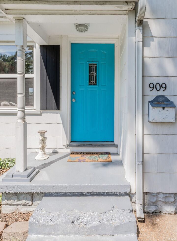 Property Photo: 909 Stewart Avenue IN 47715