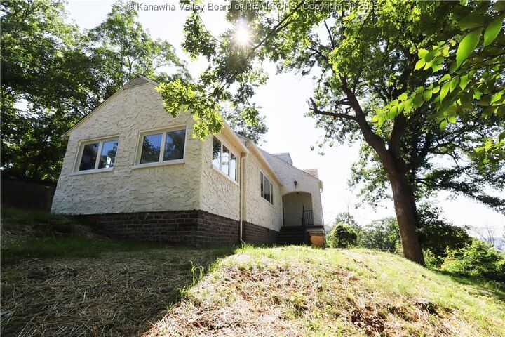 Property Photo:  327 Hawthorne  WV 25302 