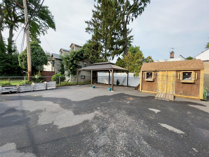 Property Photo:  3101 Wissman Avenue  NY 10465 