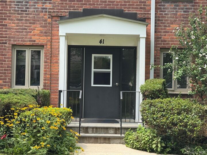Property Photo:  41 Lawrence Drive B  NY 10603 