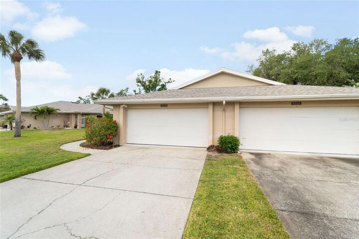 Property Photo:  5689 Evergreen Drive 18  FL 34233 