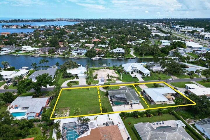 Property Photo:  1848 Southpointe Drive  FL 34231 