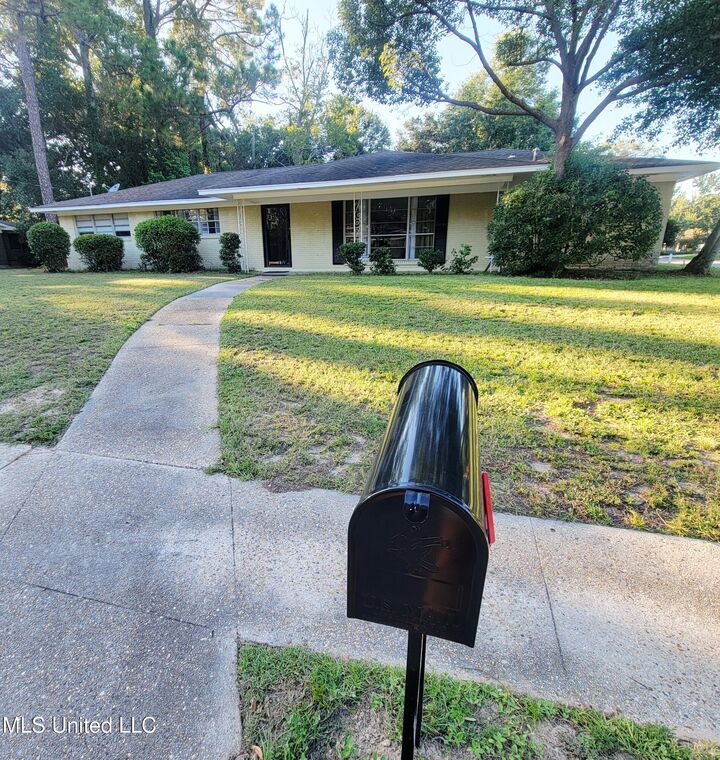 Property Photo:  2502 Randall Drive  MS 39531 