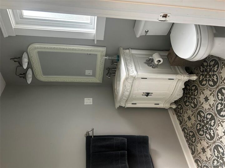 Property Photo:  32920 6 Mile Road  MI 48152 3278 